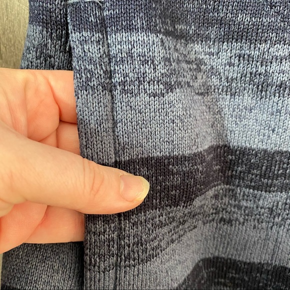 Warm cozy striped sweater medium - Picture 5 of 6